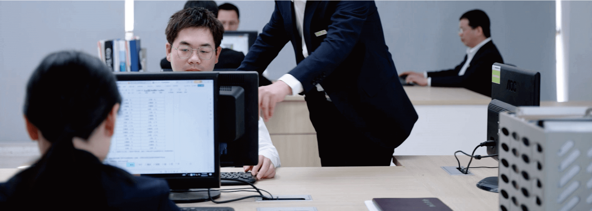 �౦�羺��ǰ����